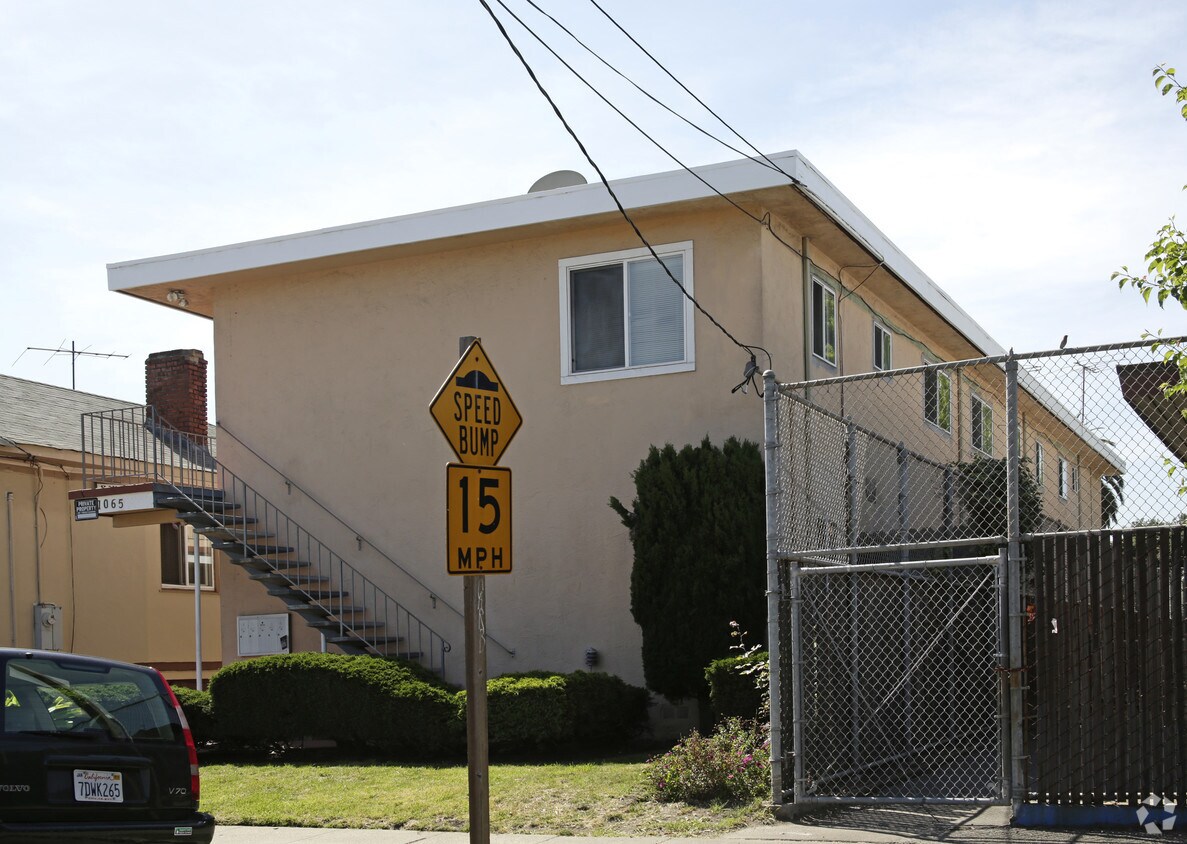 Foto del edificio - 1065 63rd St