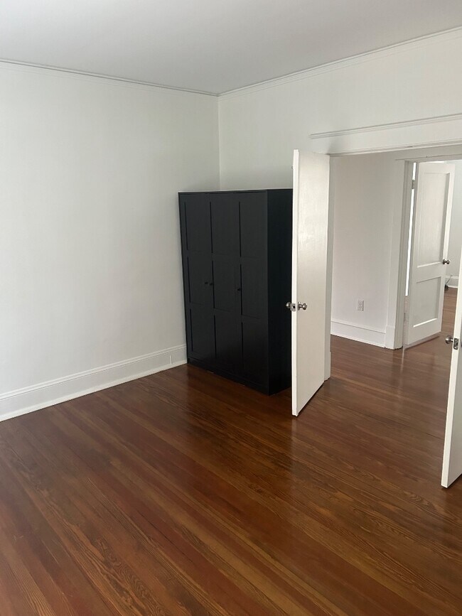 Foto del edificio - 2205 Mayflower Dr