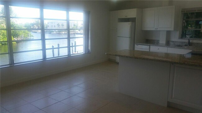 Foto del edificio - 2414 NE 25th Pl
