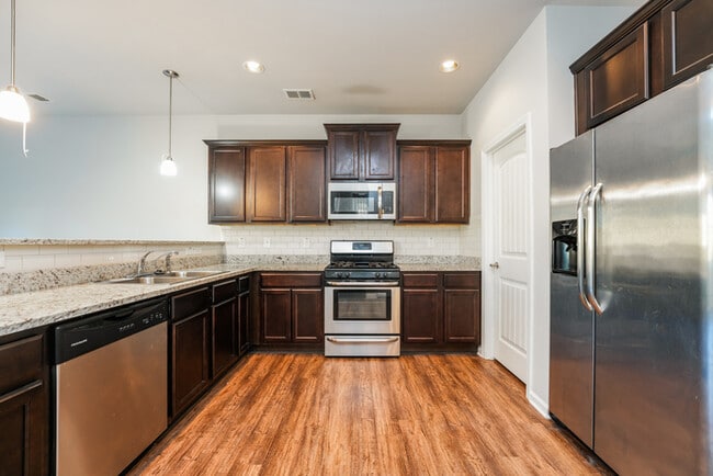 Foto del edificio - 2419 Oakleaf Cir