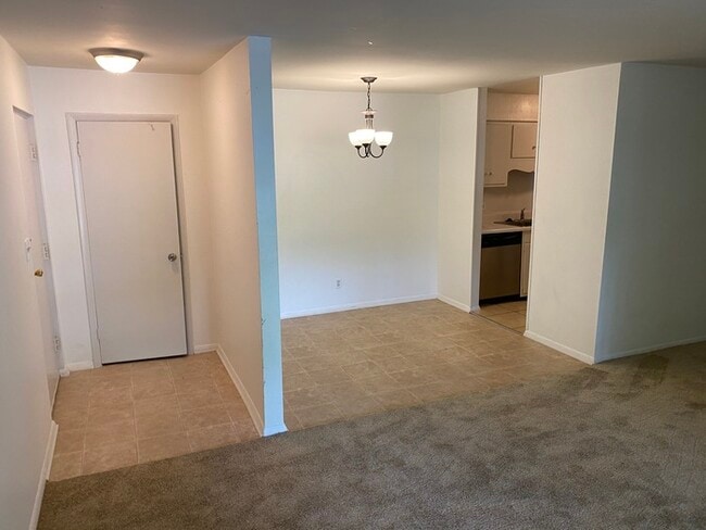 Building Photo - 1110 Schaub Dr