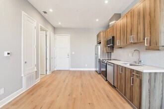 Building Photo - Cityscape Star