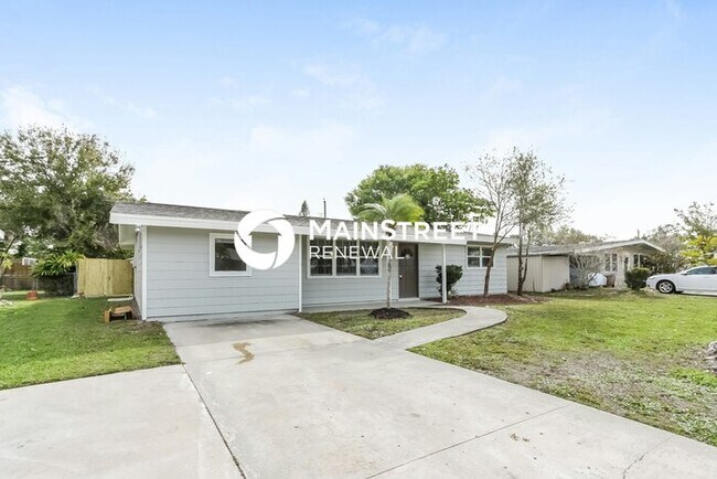 Building Photo - 3 Bedroom Pet-Friendly Home in Sarasota, FL with Main Street Renewal