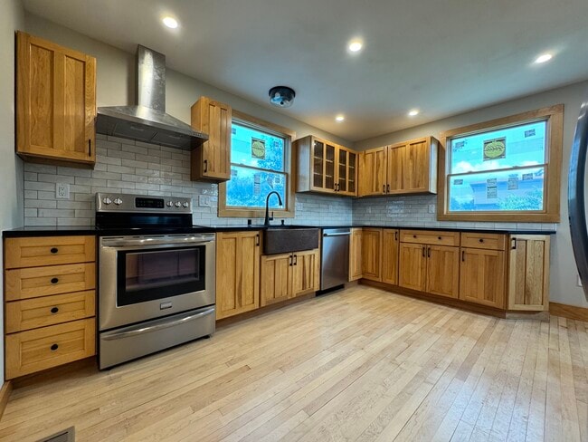 Building Photo - 2312 Jovina St