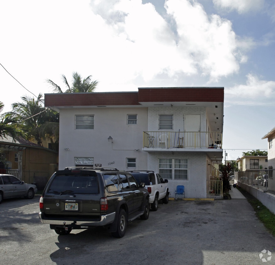 Primary Photo - 1242 SW 4th St