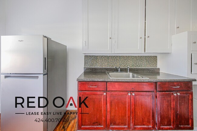 Foto del edificio - ~1 Month FREE~ Stunning and Sunny Studio w...