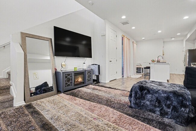 Foto del edificio - Available April 2026! 2 bed 2.5 bath townhouse!