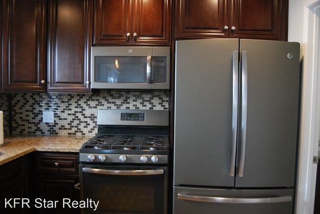 Building Photo - 3 br, 2 bath House - 1116 Persimmon Avenue