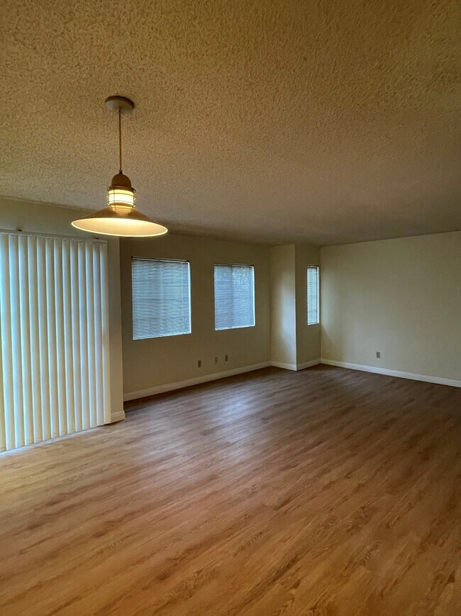 Building Photo - 168 N Catalina Ave