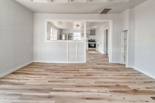 Photo - 620 W Acres St House