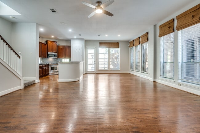 Building Photo - 909 City Side Ln