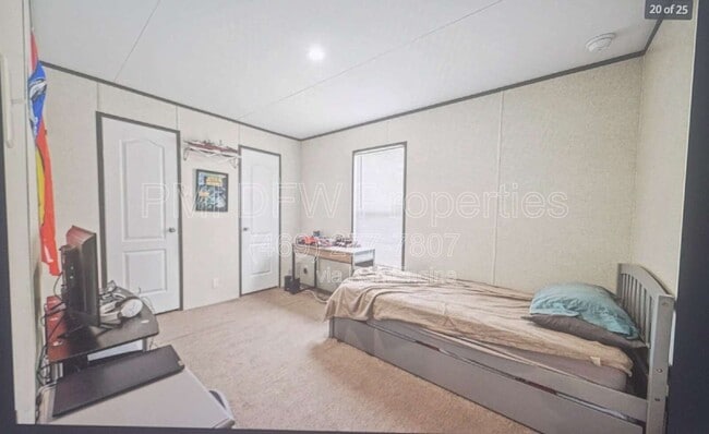 Foto del edificio - 1240 N Cowan Ave