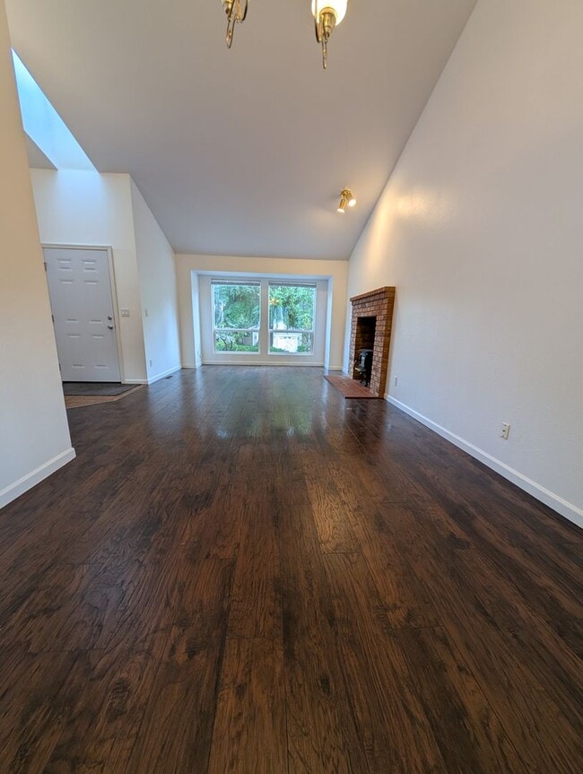 Building Photo - Charming 3 Bedroom Rambler in East Bremerton