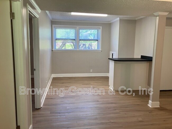 Building Photo - 995 Windrowe Drive