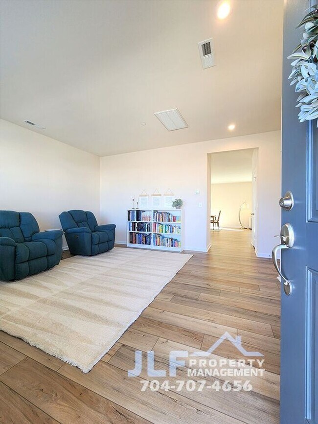 Foto del edificio - Coming Soon-Beautiful 5 Bed/3 Bath Home in...