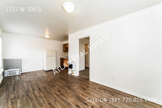 Building Photo - Cozy Single-Level 1 Bedroom / 1 Bathroom A...