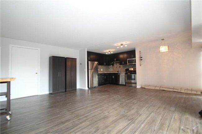 Building Photo - 1401 Charlemagne Cir