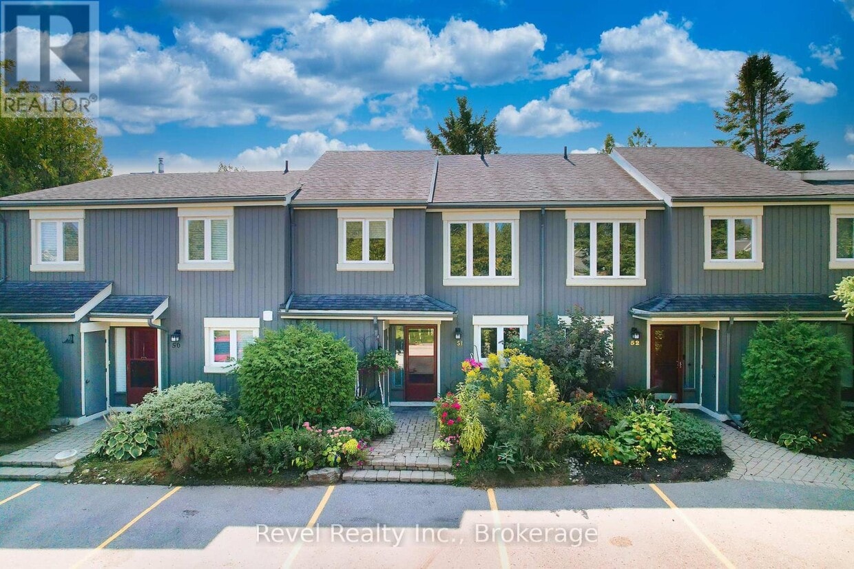 Photo principale - 145-145 Fairway Crescent