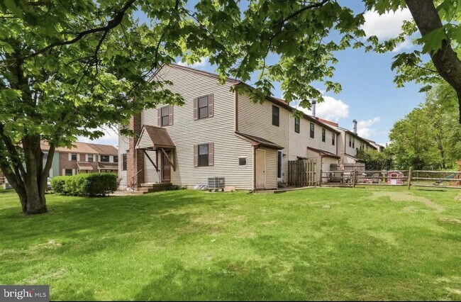 Foto del edificio - 975 Beechwood Pl