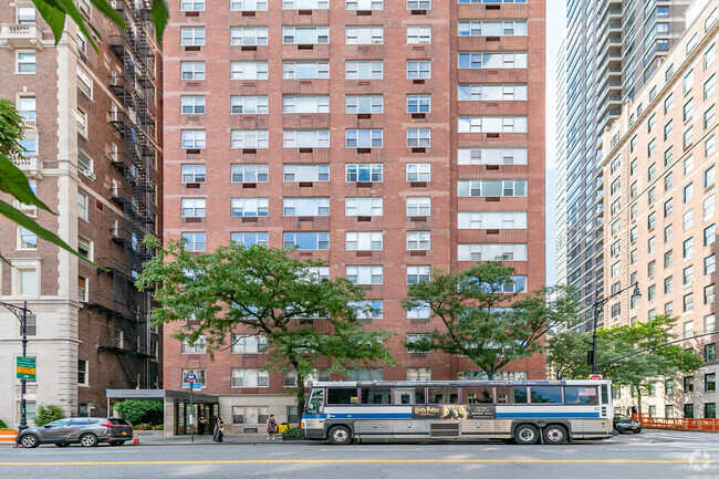 Foto del edificio - 16 Sutton Place