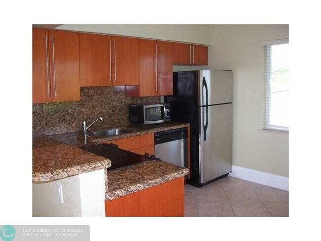 Building Photo - 1424 Holly Heights Dr