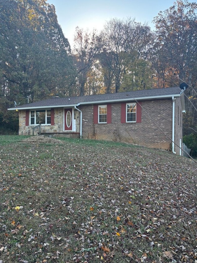 Newly Updated 4bd/3bth in Seymour! - Newly Updated 4bd/3bth in Seymour!