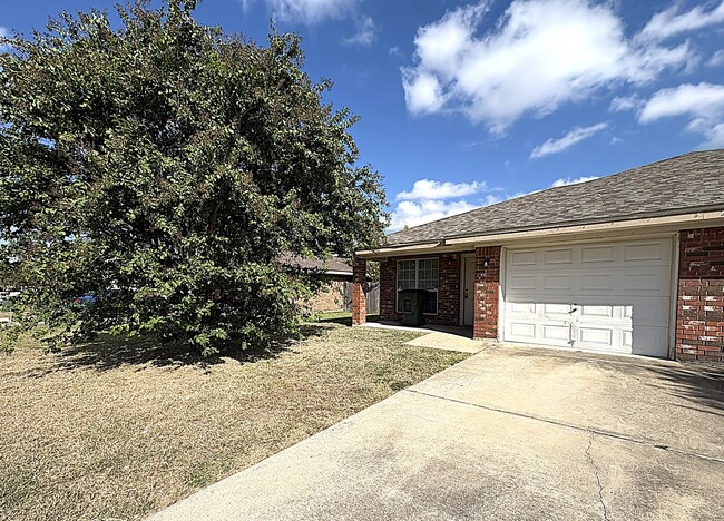 Building Photo - 2703 Vernice Loop