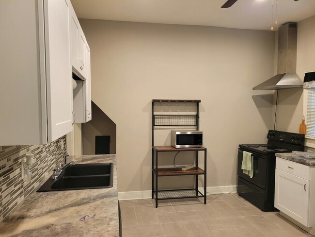 Building Photo - 705 Bakewell Street, Unit 1