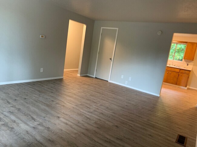 Foto del edificio - 700-722 Cade Ave NE