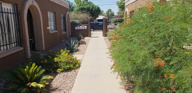 Building Photo - 6727 N 61st Ave