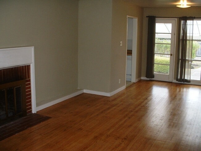 Building Photo - 204 El Prado Ave
