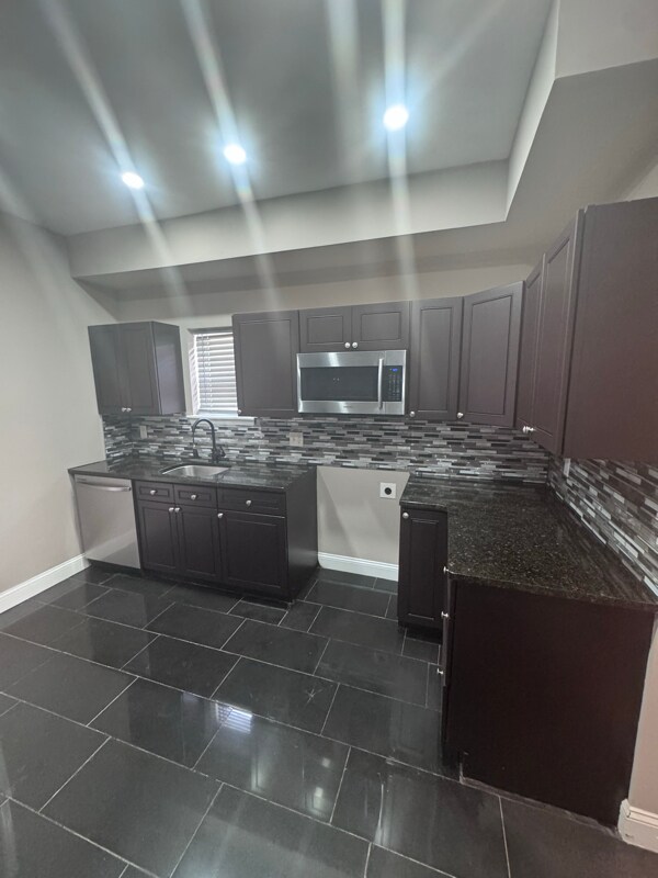 Foto del edificio - 1740 Edgley St
