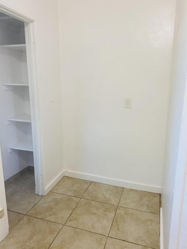 Building Photo - 2425 N Santa Rita Ave