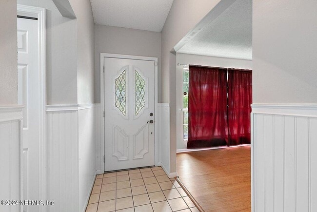 Foto del edificio - Beautiful 4-bedroom, 2-bath home in Mandarin!
