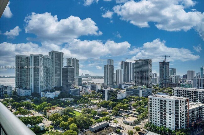 Foto del edificio - 121 NE 34th St