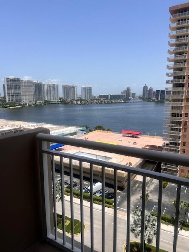 Foto principal - 250 174th St