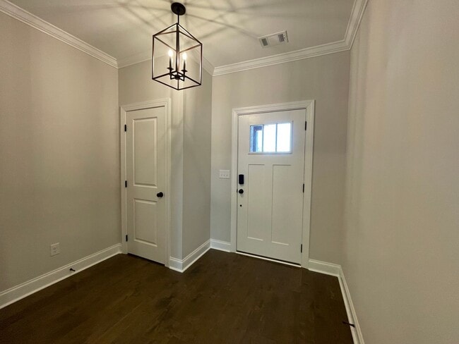 Building Photo - Executive Rental in AU Club