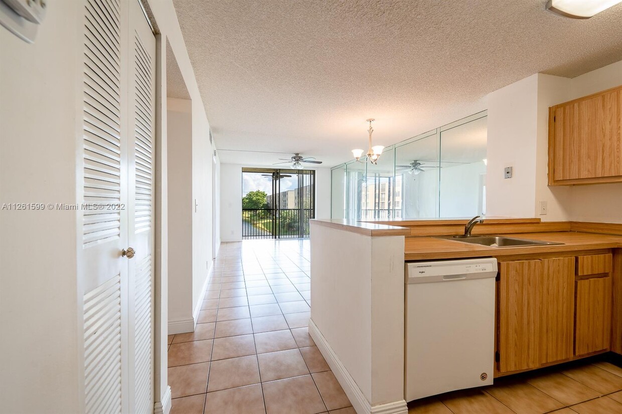 Foto principal - 7750 NW 50th St