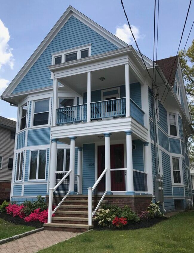 Building Photo - 802 Orange St