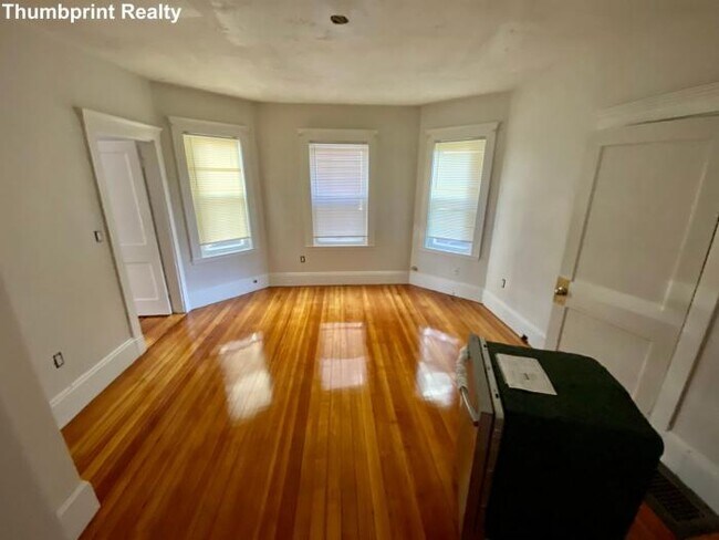 Building Photo - 3 bedroom in Boston MA 02124