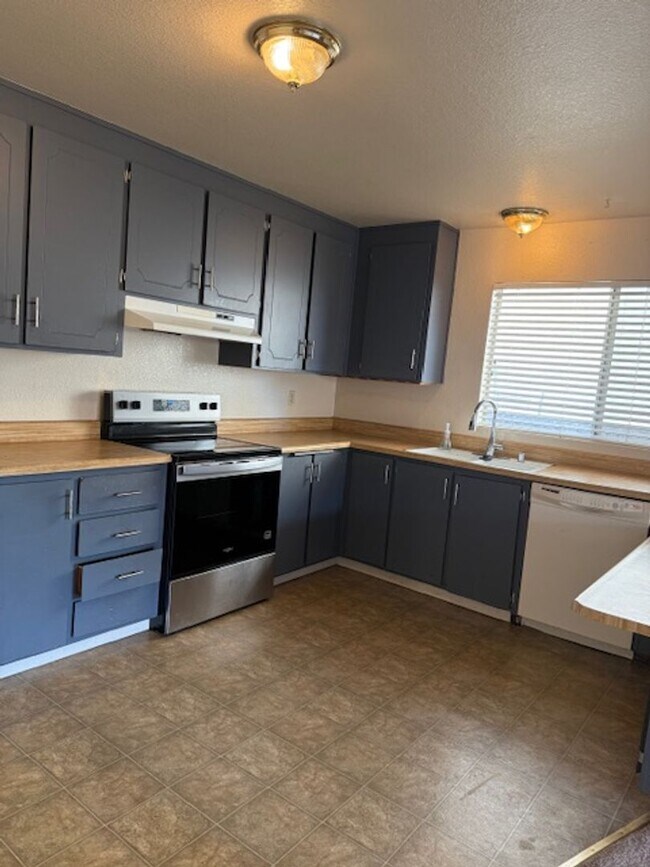 Foto del edificio - 1564 Gladstone Way