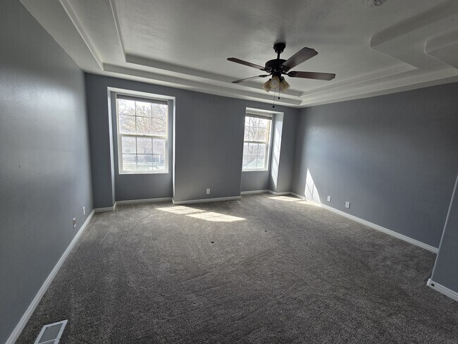 Building Photo - 1942 20 E