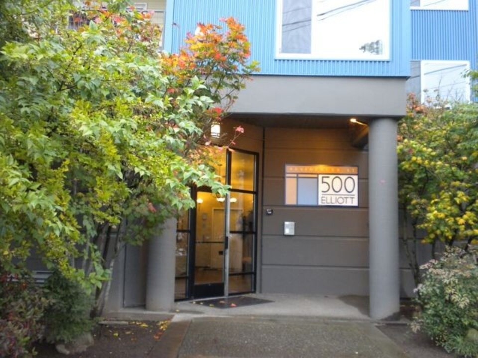 Primary Photo - 500 Elliott Ave W