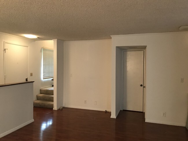 Living room - 116 S Chapel Ave