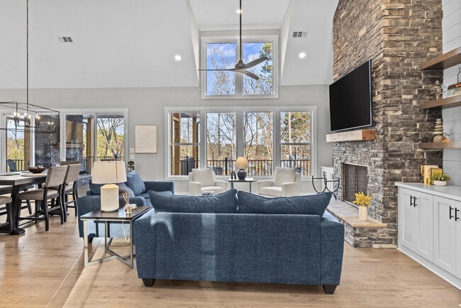 Building Photo - 533 Tom Cobb Dr