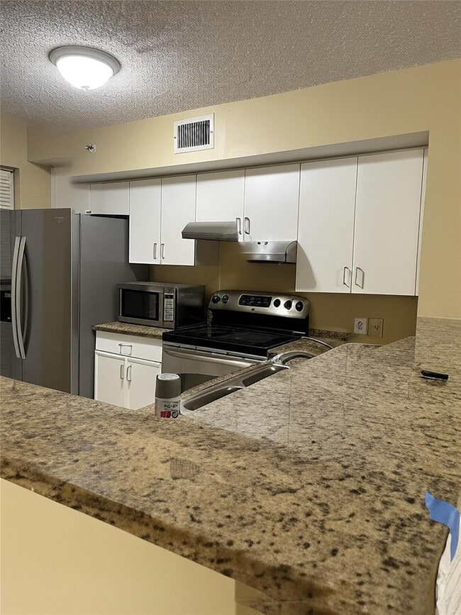 Foto del edificio - 4816 N State Rd 7