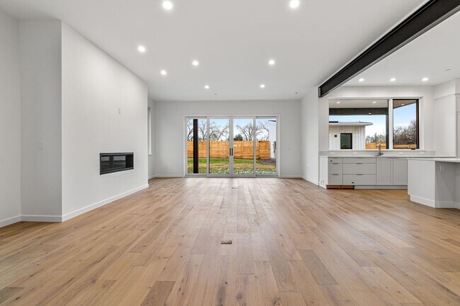 Foto del edificio - 2155 Vine Ave