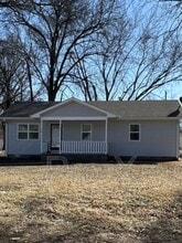 Building Photo - 516 E Park St