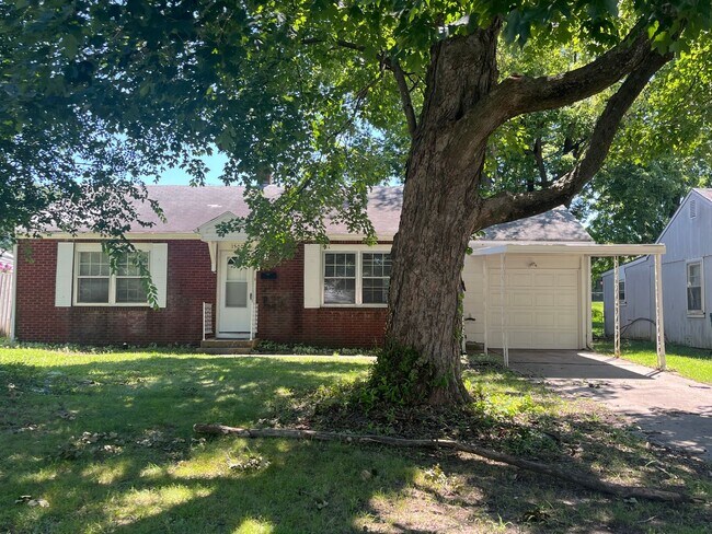 Building Photo - Sit Back, Relax. Your New home Awaits.
