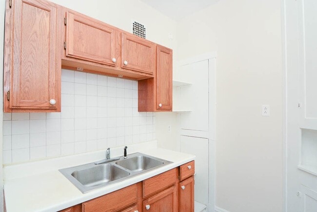 Foto del edificio - 2226 W Wilson Ave